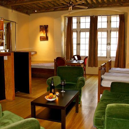 Aux Chambres Du Banneret Neuchâtel Esterno foto