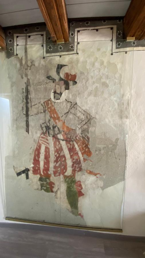 Aux Chambres Du Banneret Neuchâtel Esterno foto