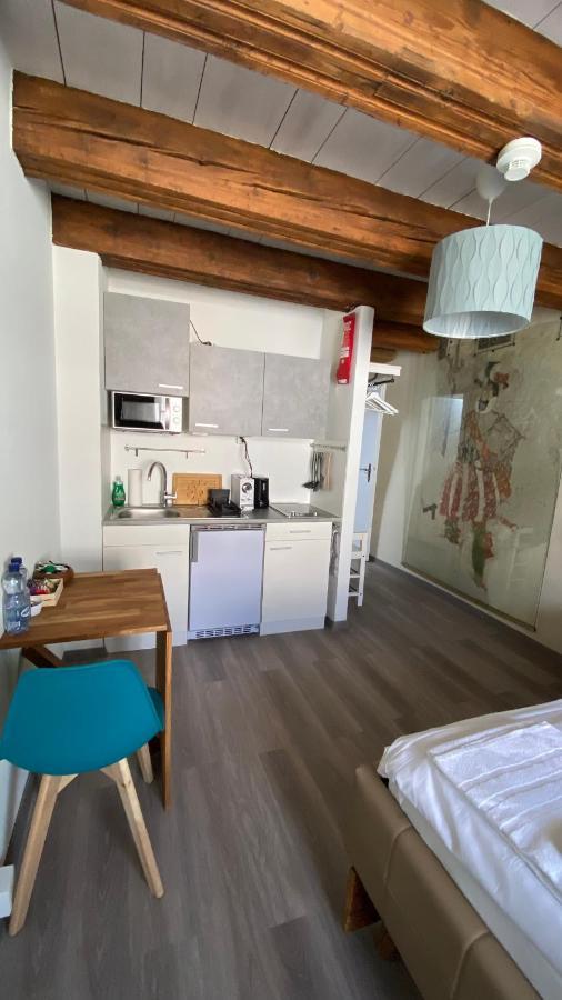 Aux Chambres Du Banneret Neuchâtel Esterno foto