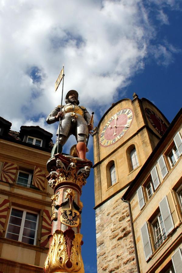 Aux Chambres Du Banneret Neuchâtel Esterno foto