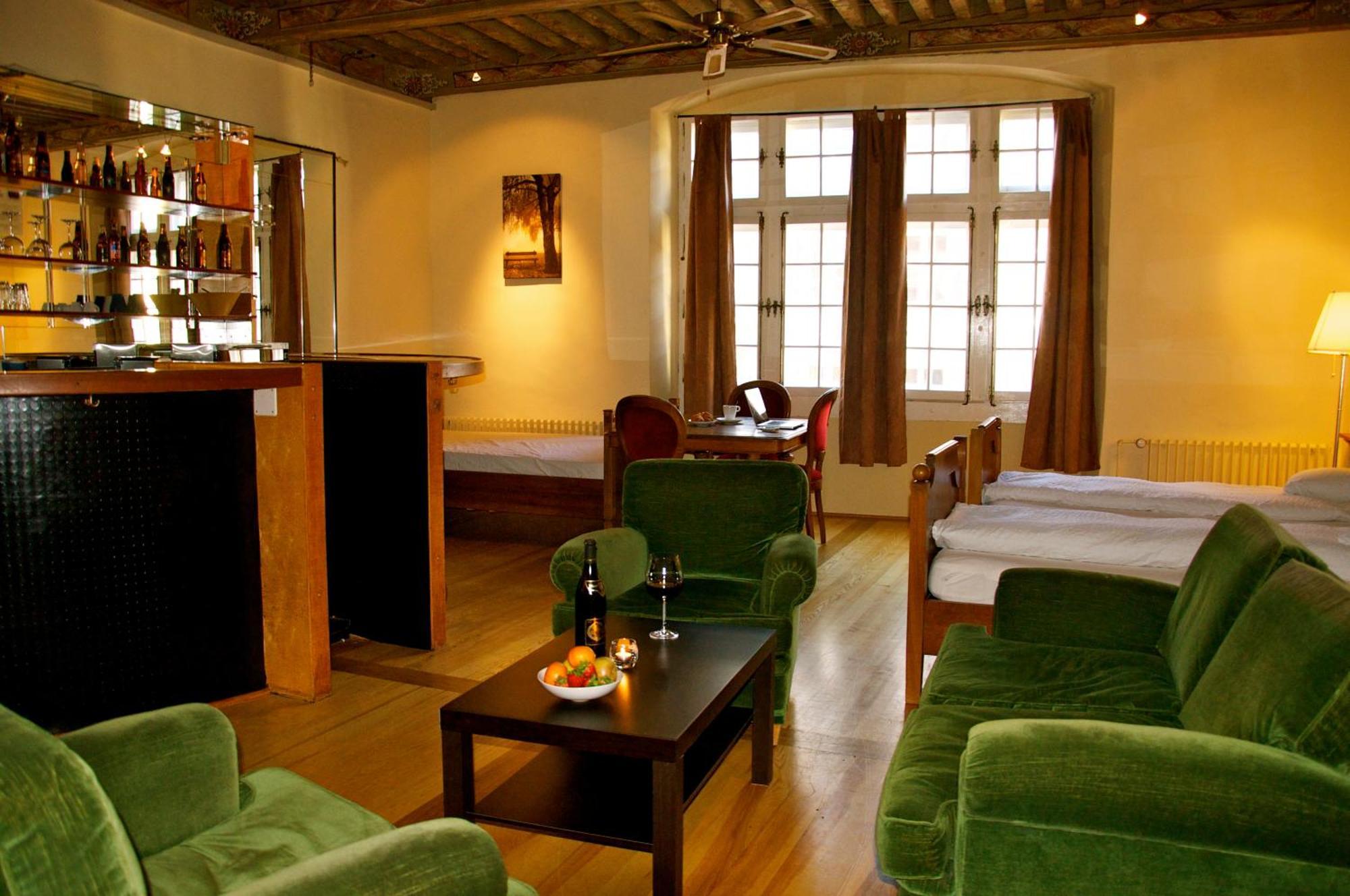 Aux Chambres Du Banneret Neuchâtel Esterno foto